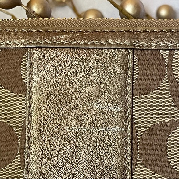Authentic Coach Zippy wallet - Picture 5 of 9